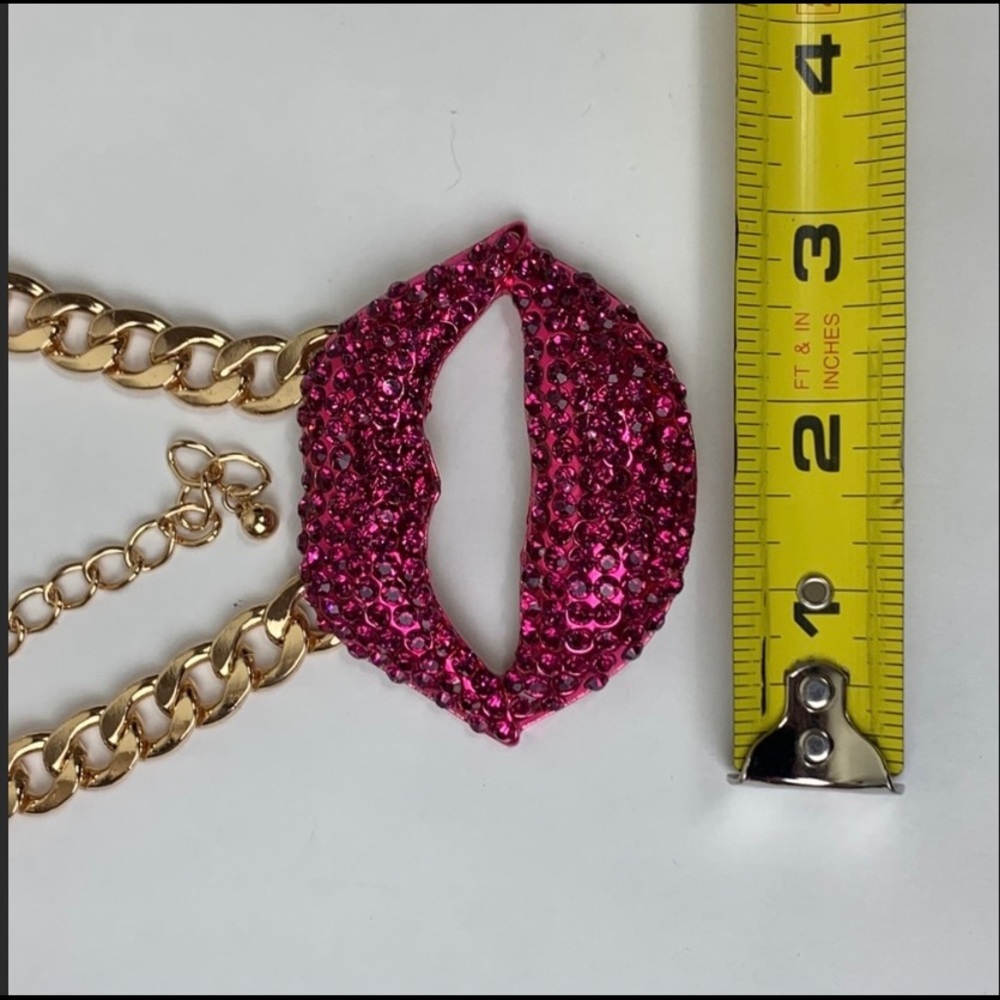 Natasha exclusive hot pink crystal lip link chain - Picture 3 of 5